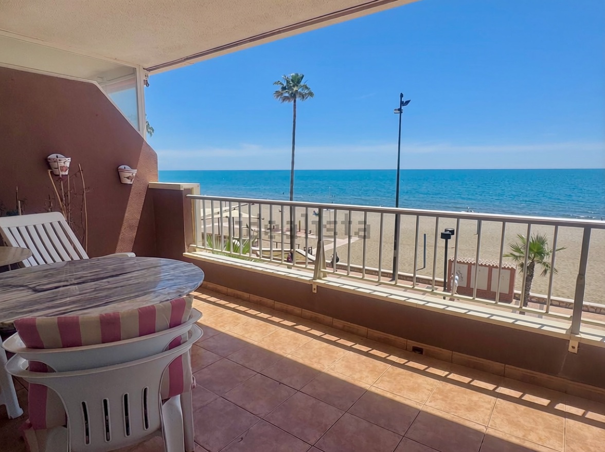 Piso en primera línea de playa en Fuengirola — Terraza mar