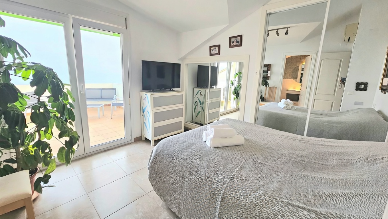 Dúplex en primera línea de playa en Fuengirola — Dormitorio