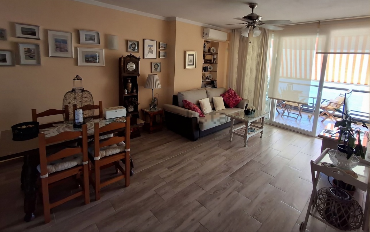 Apartamento em primeira linha de praia em Fuengirola — Sala
