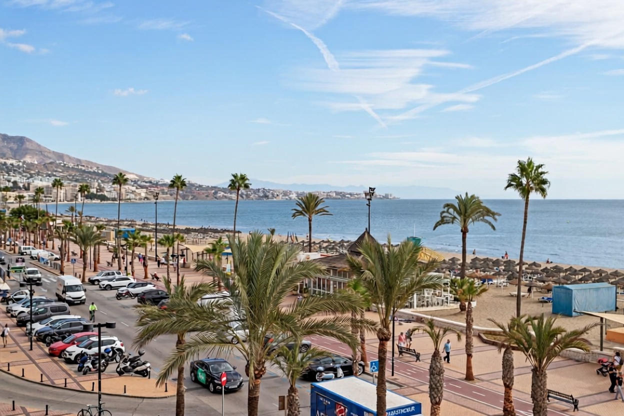 Appartement en première ligne de plage à Fuengirola — Vue mer