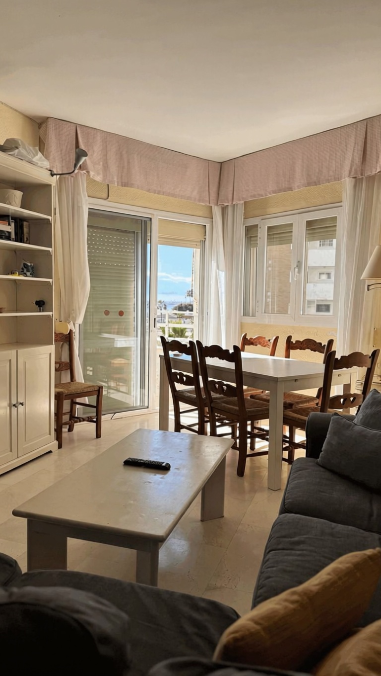 Apartamento em primeira linha de praia em Fuengirola — Sala