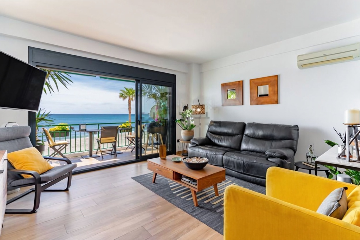 Appartement en première ligne de plage à Fuengirola — Séjour