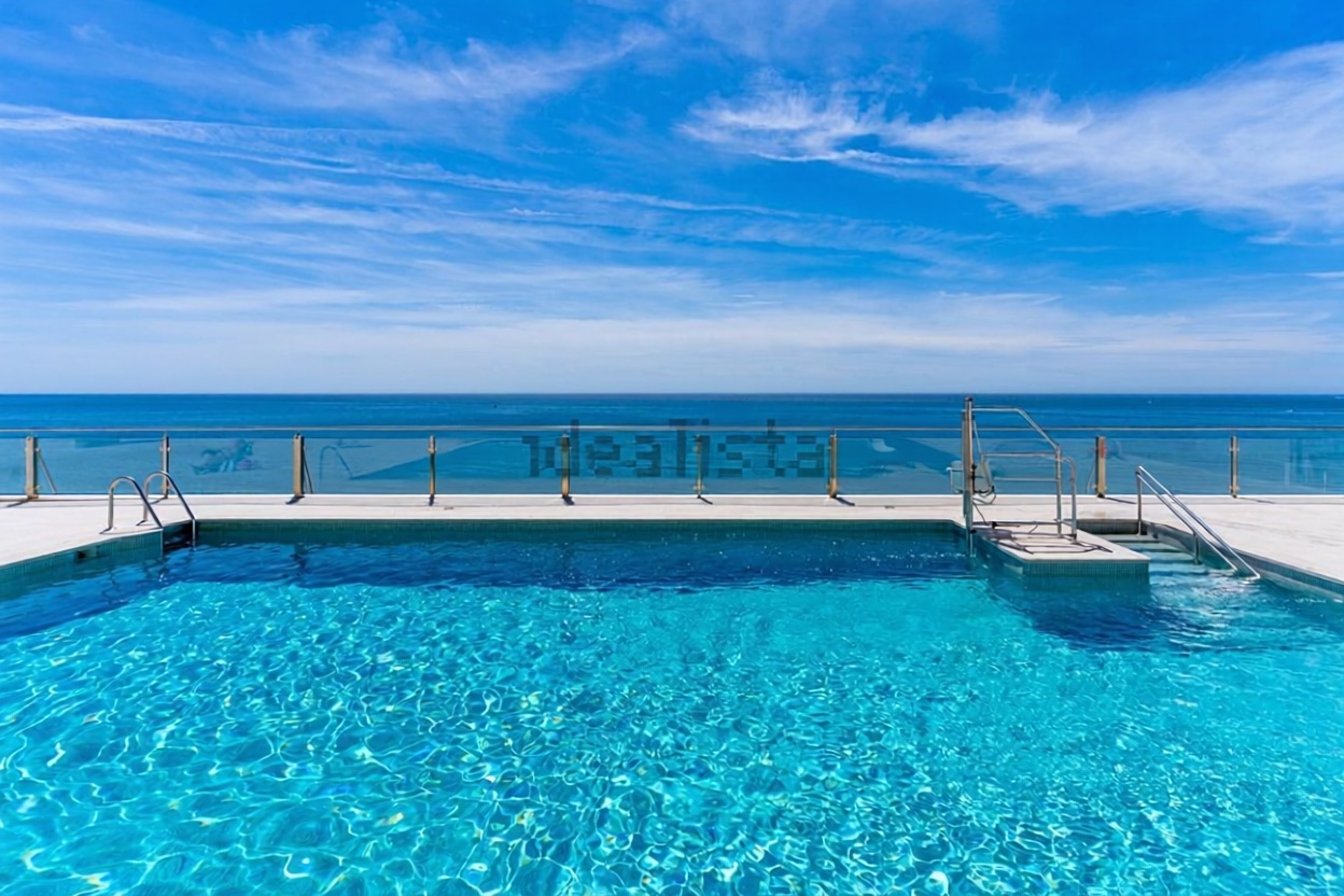 Appartement en première ligne de plage à Fuengirola — Vue aérienne