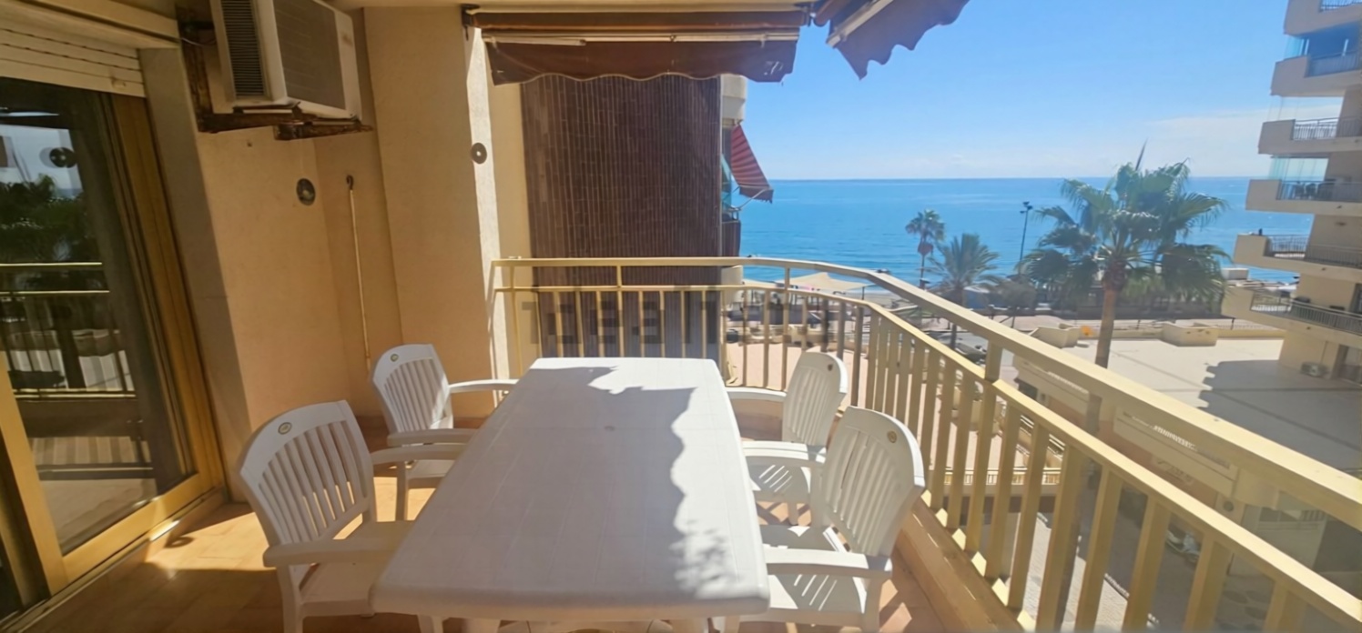 Piso en primera línea de playa en Fuengirola — Terraza mar