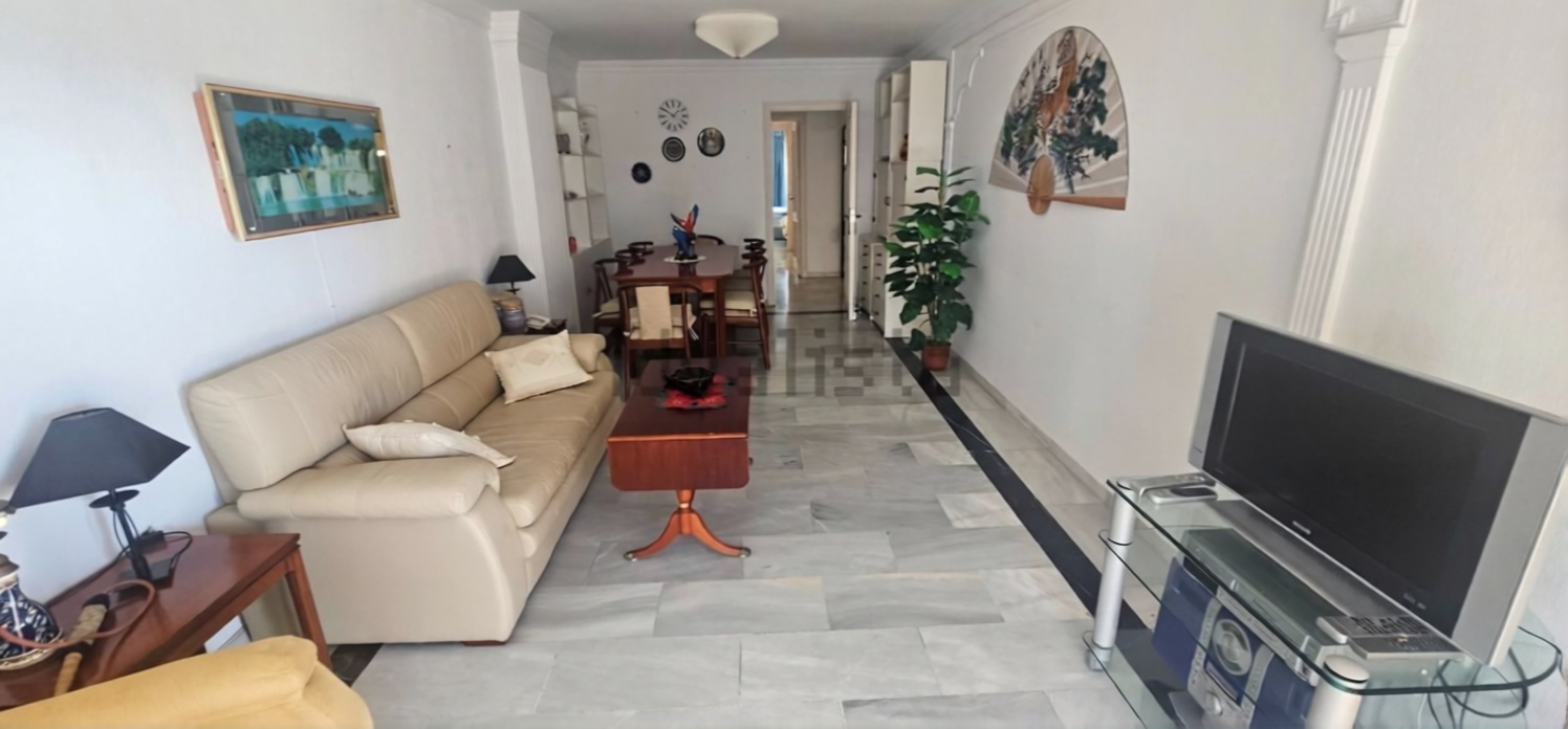 Piso en primera línea de playa en Fuengirola — Salón