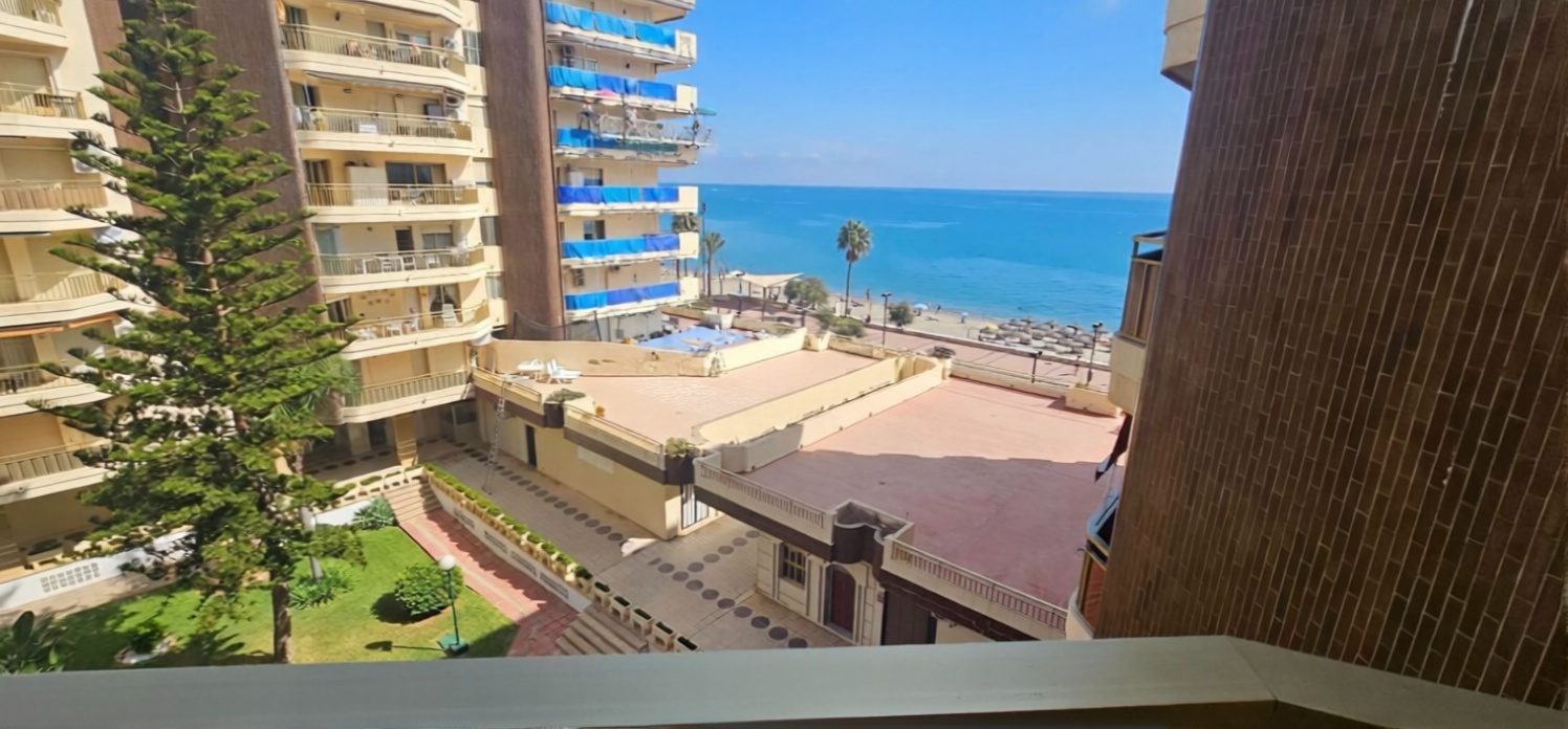 Piso en primera línea de playa en Fuengirola — Dormitorio