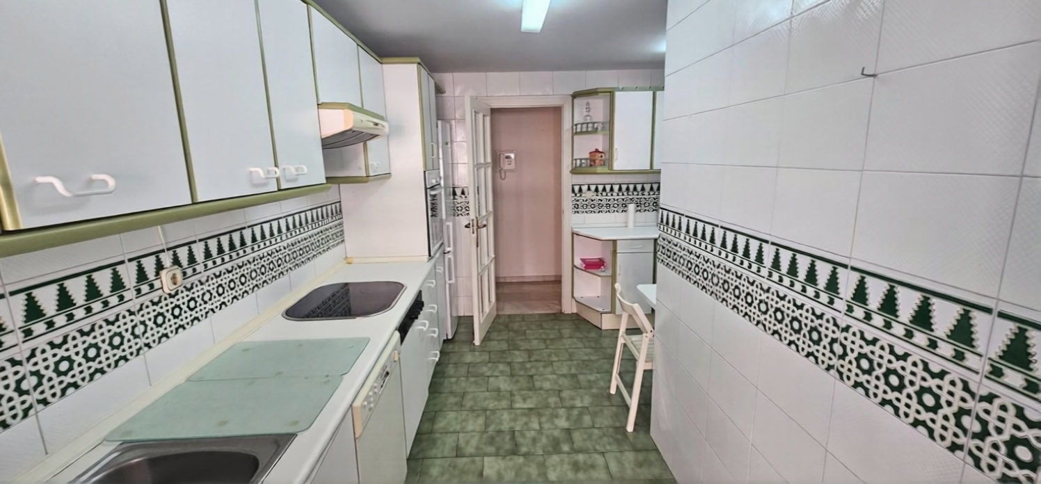 Piso en primera línea de playa en Fuengirola — Cocina