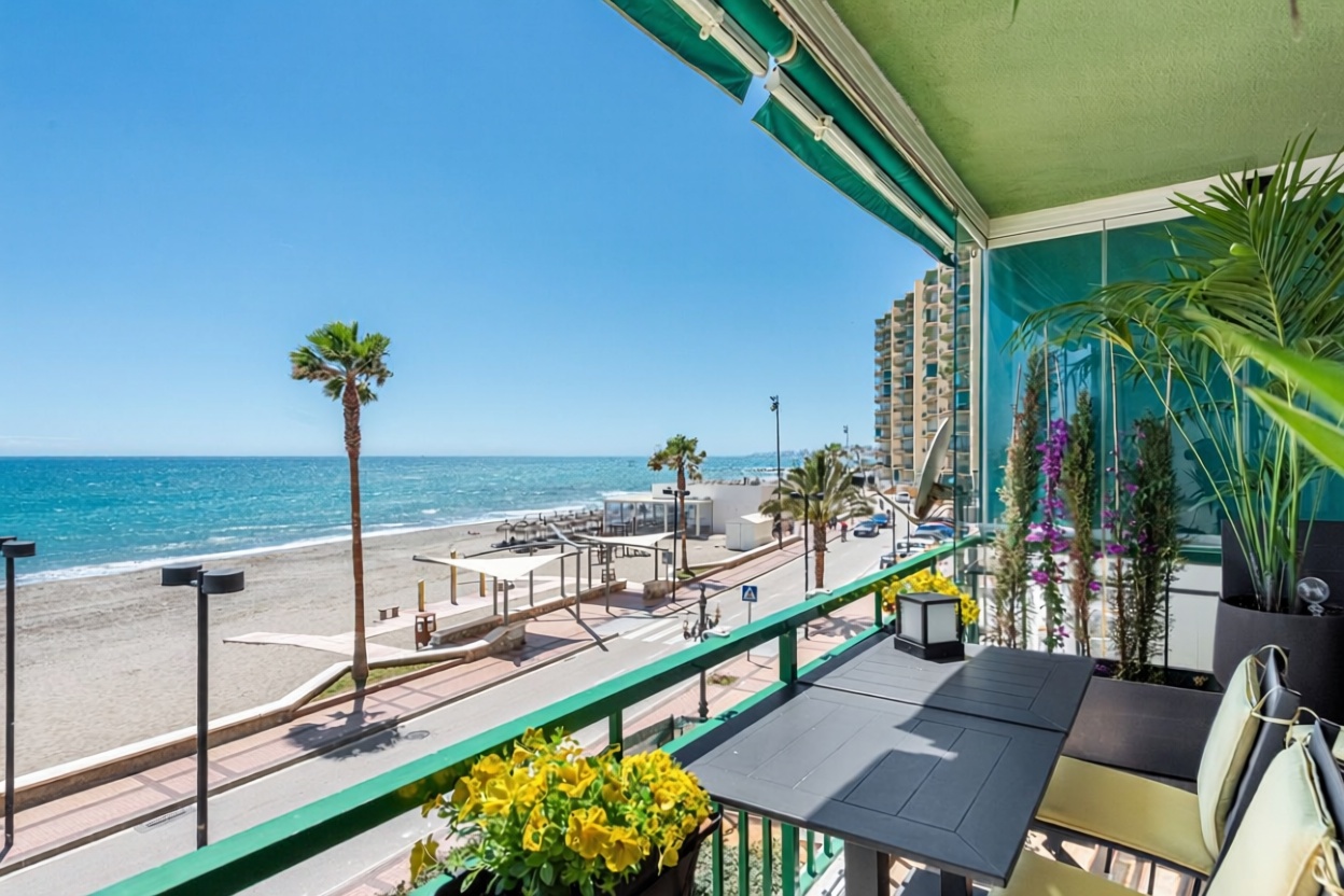 Apartamento em primeira linha de praia em Fuengirola — Terraço mar