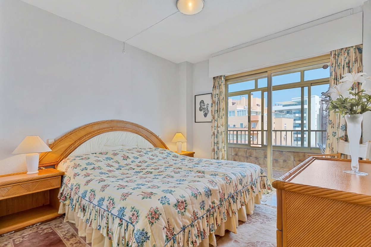 Piso en primera línea de playa en Fuengirola — Dormitorio