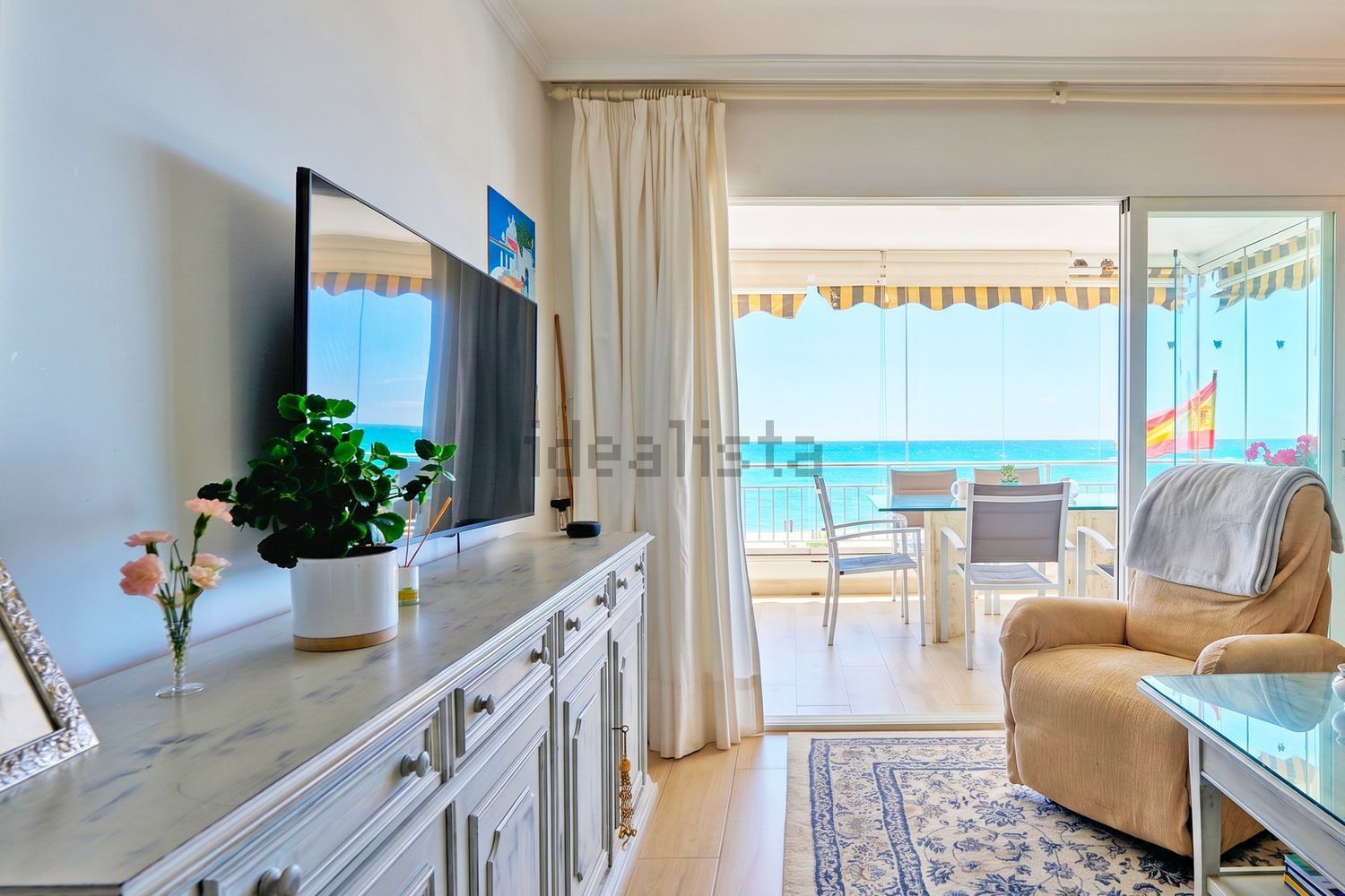 Flat for sale frontline beach in Fuengirola