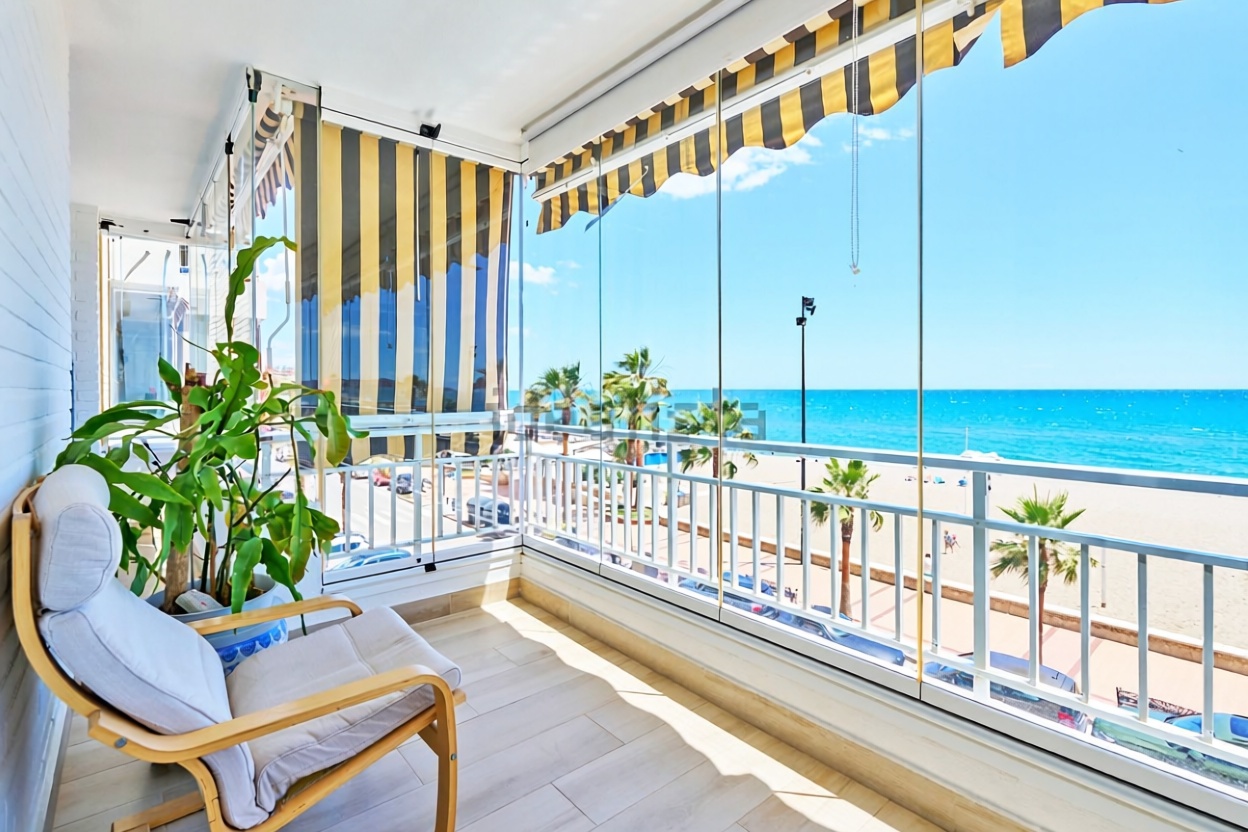 Appartement en première ligne de plage à Fuengirola — Cuisine