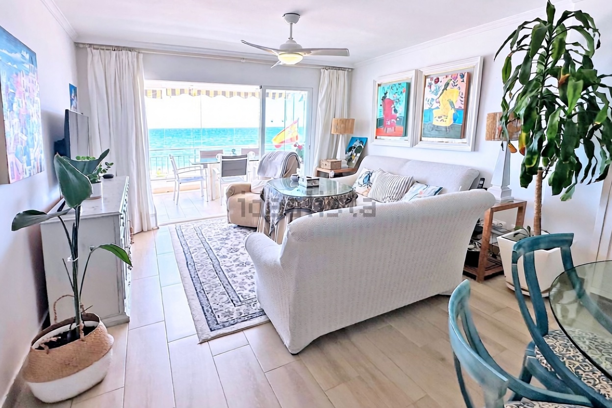 Appartement en première ligne de plage à Fuengirola — Séjour
