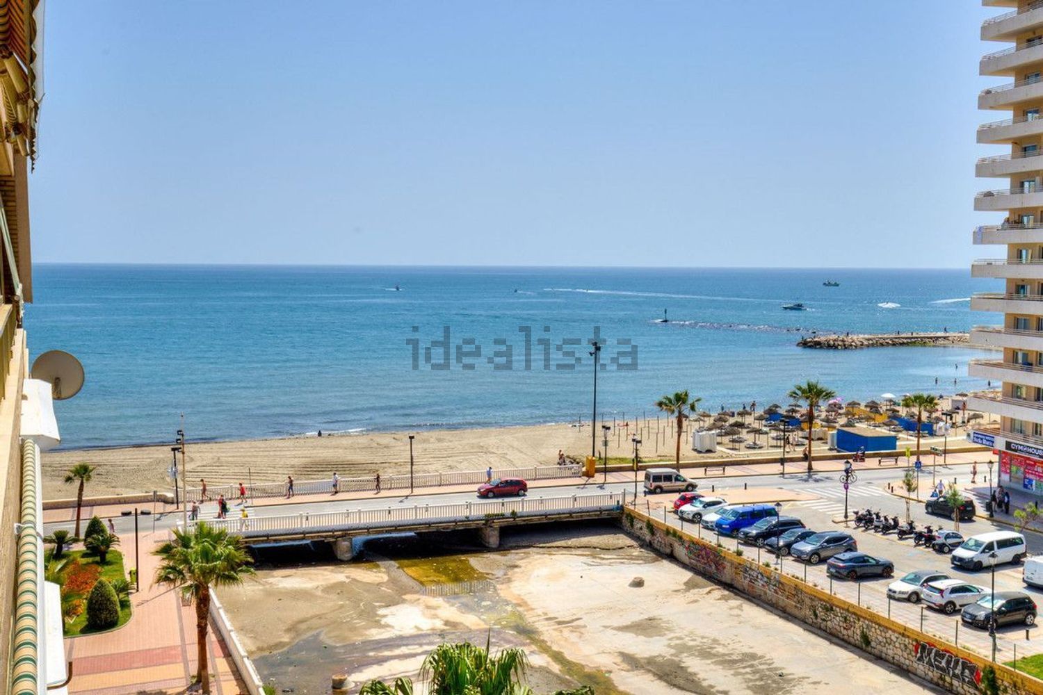 Flat for sale frontline beach in Fuengirola