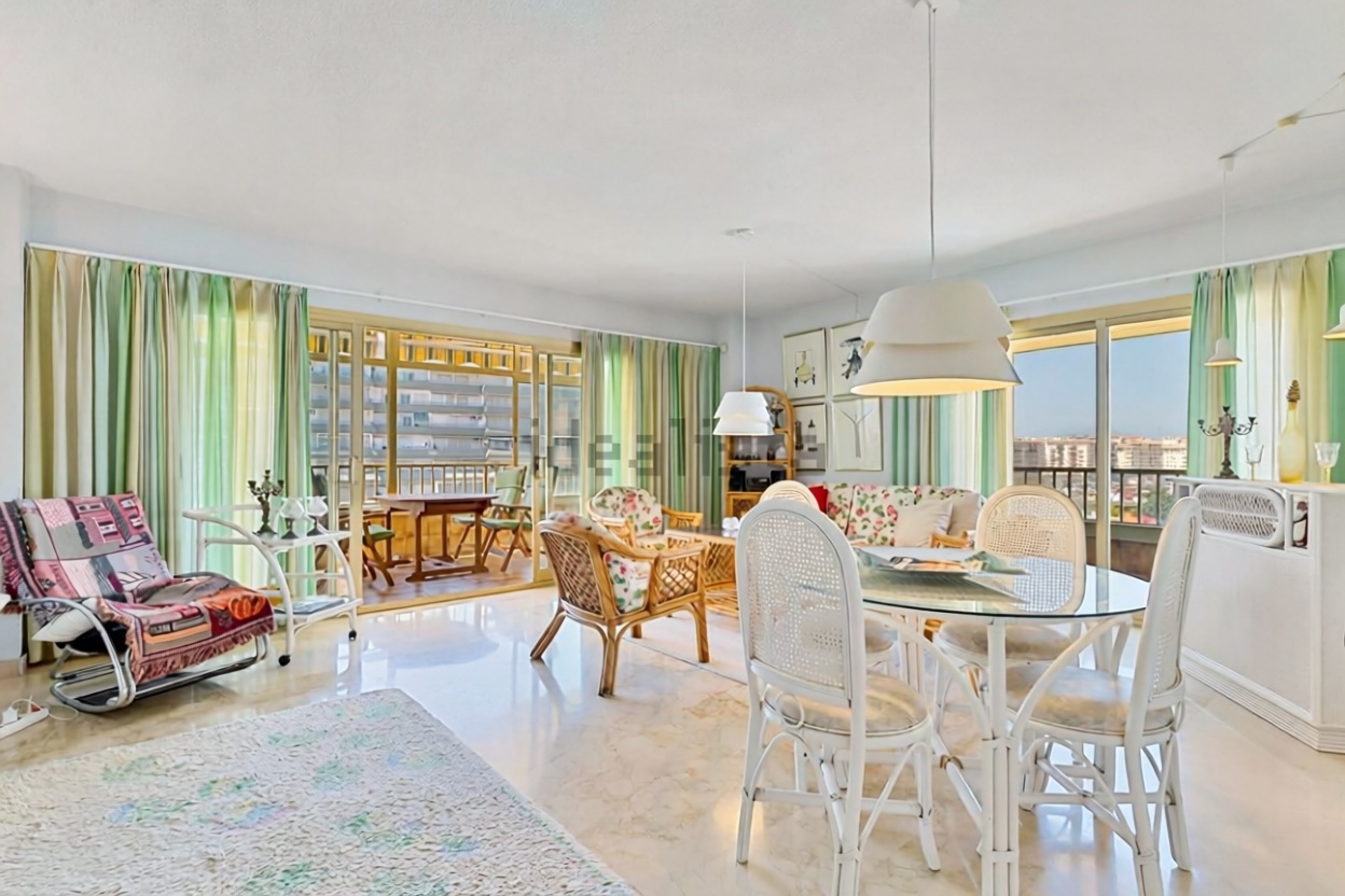 Appartement en première ligne de plage à Fuengirola — Séjour