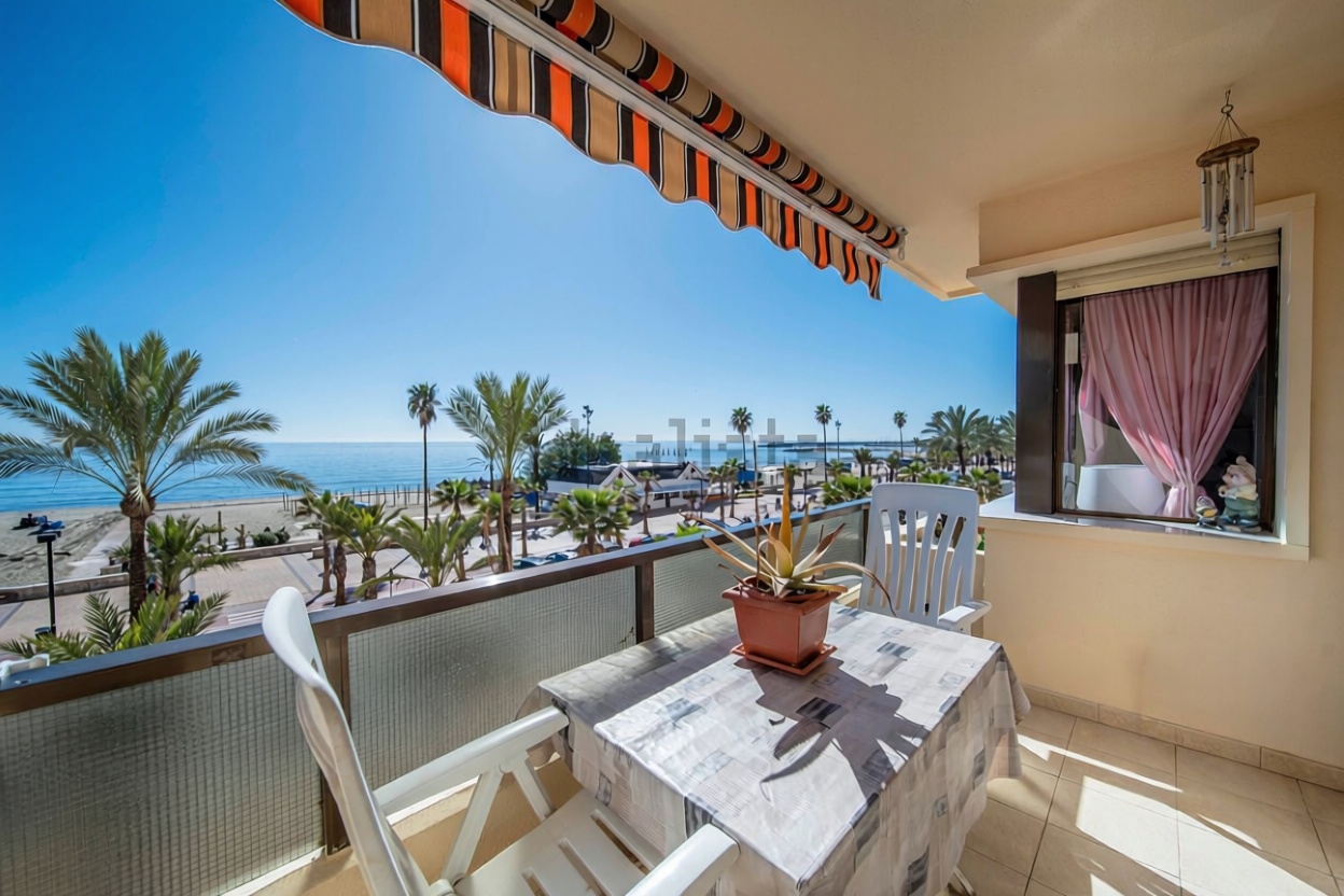 Appartement en première ligne de plage à Fuengirola — Terrasse mer