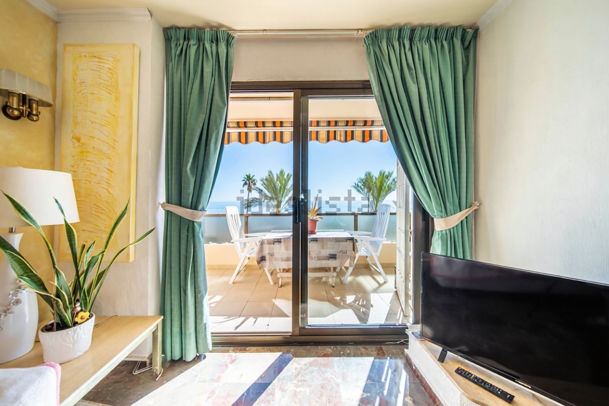 Appartement en première ligne de plage à Fuengirola — Séjour