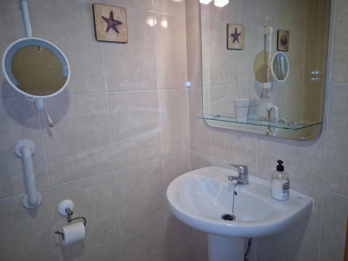 Piso en primera línea de playa en Fuengirola — Baño
