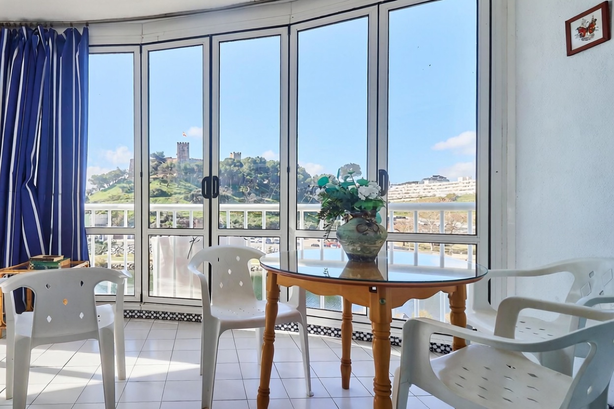 Appartement en première ligne de plage à Fuengirola — Séjour
