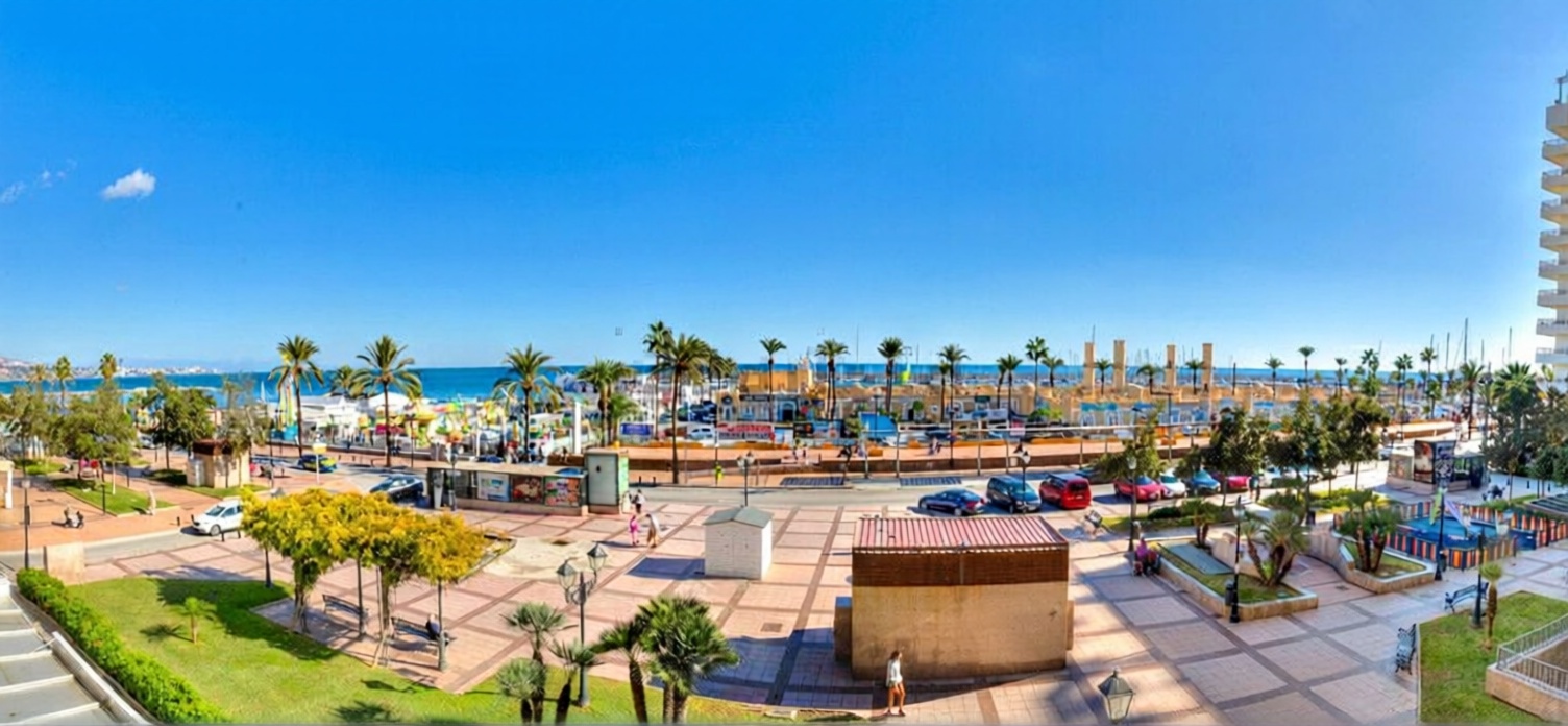 Appartement en première ligne de plage à Fuengirola — Vue mer