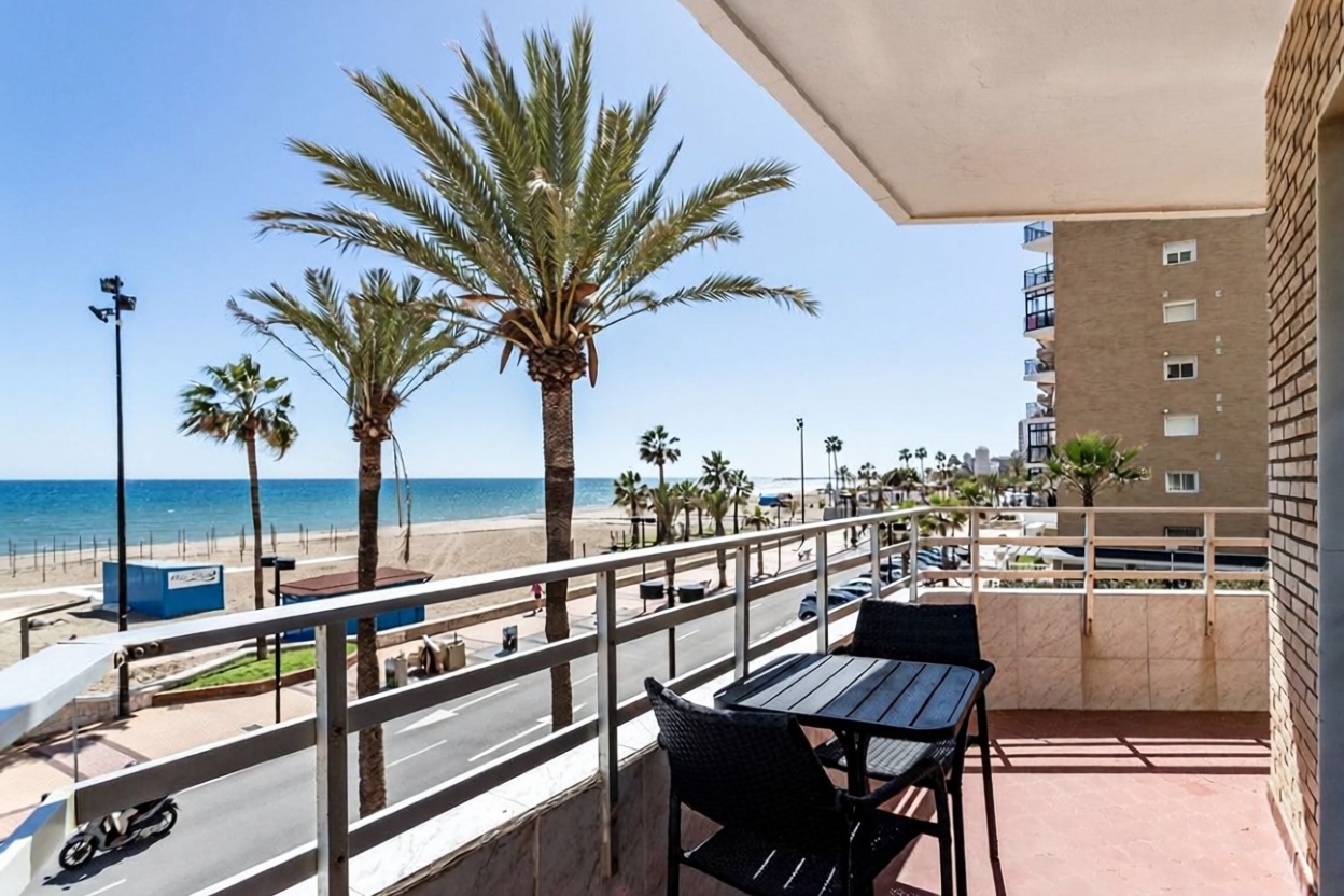 Piso en primera línea de playa en Fuengirola — Terraza mar