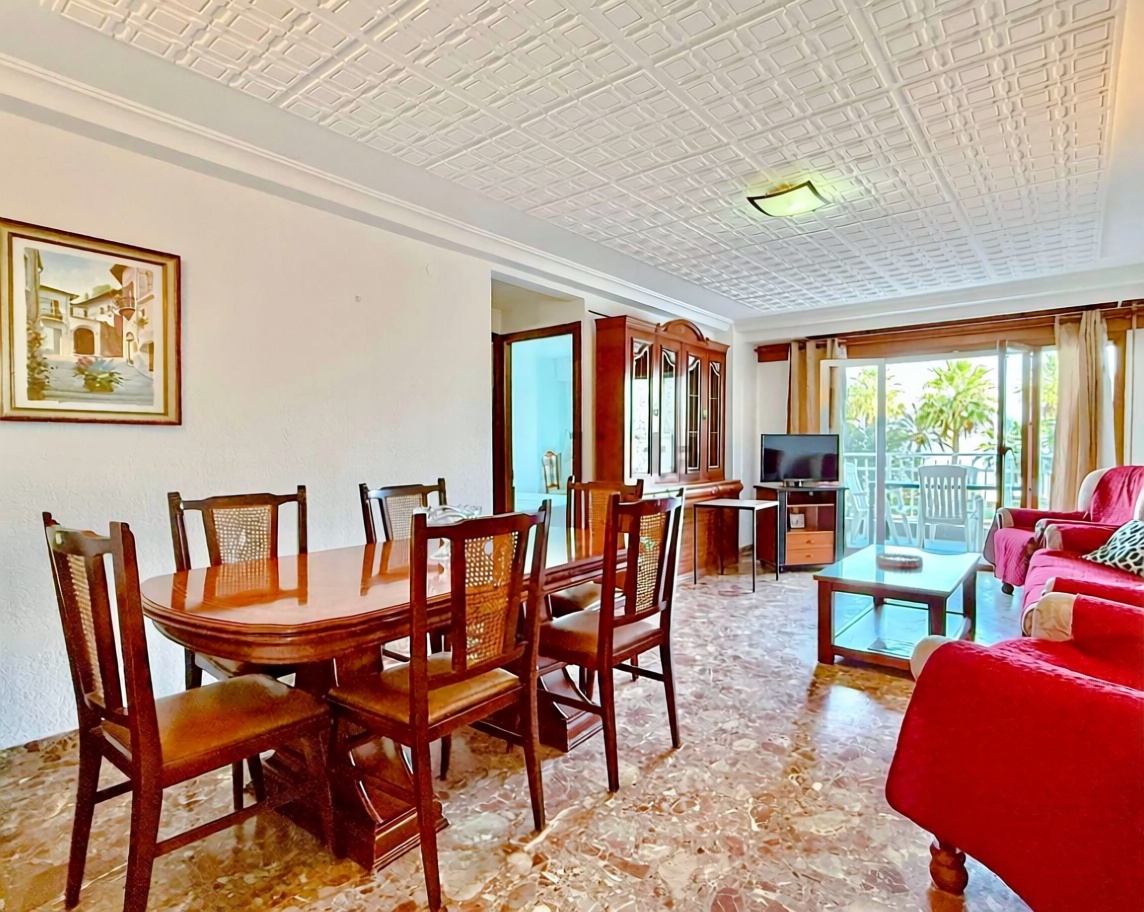 Appartement en première ligne de plage à Fuengirola — Séjour