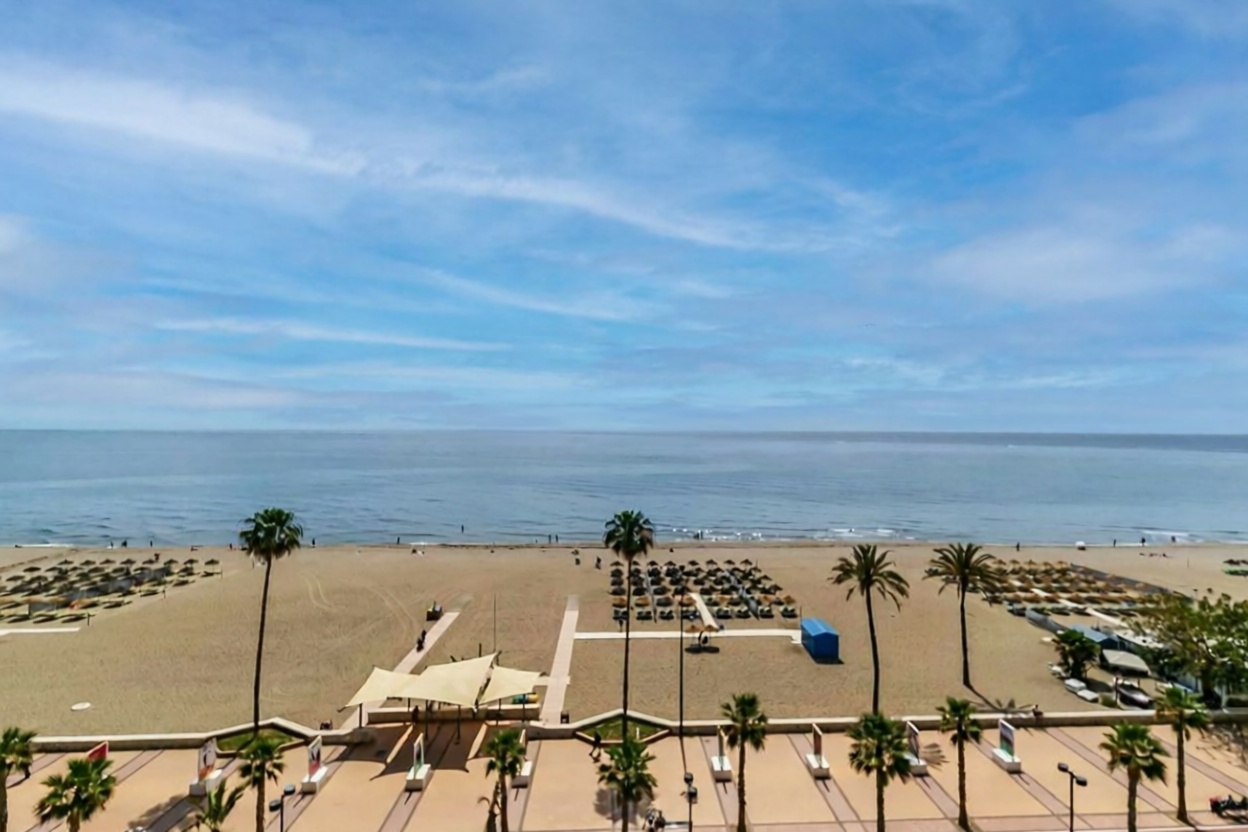 Ático en primera línea de mar en Fuengirola — Vista mar