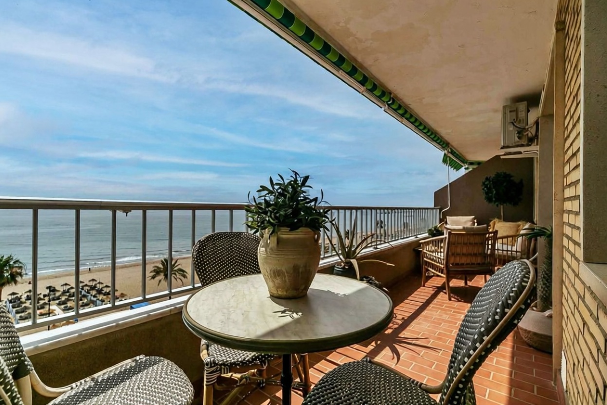 Appartement en attique en première ligne de mer à Fuengirola