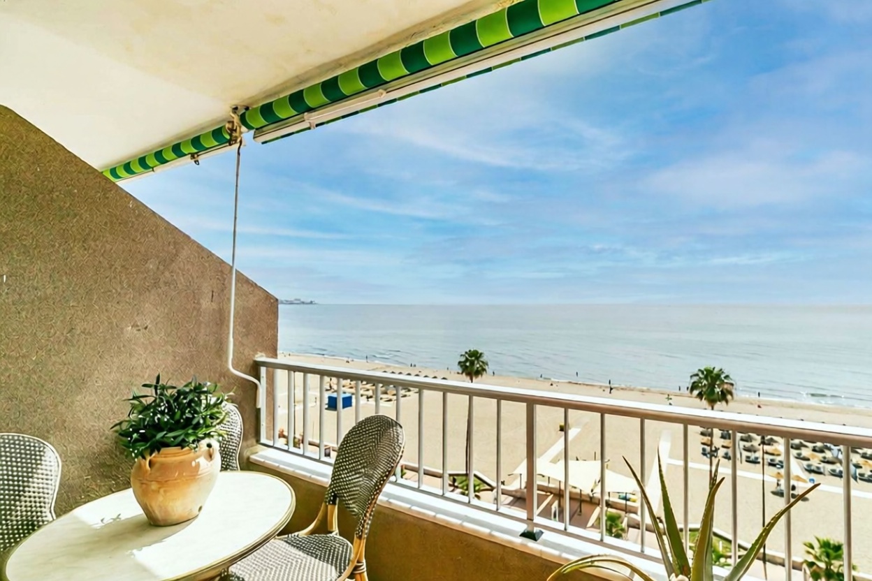 Ático en primera línea de mar en Fuengirola — Dormitorio