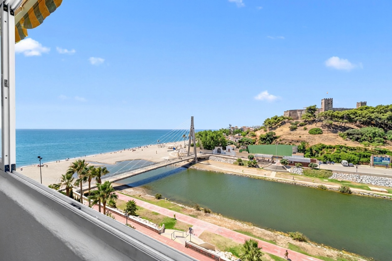 Appartement en première ligne de plage à Fuengirola — Vue mer