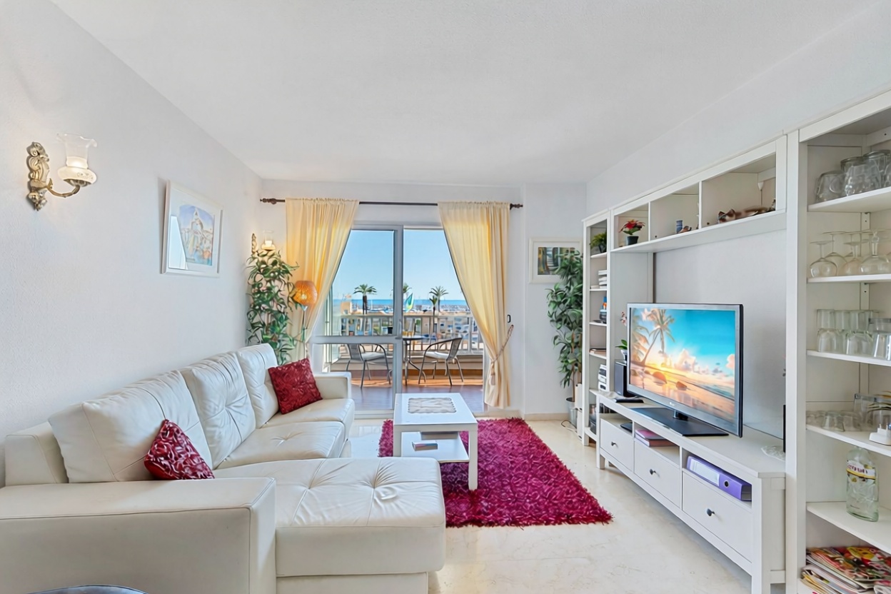 Apartamento em primeira linha de praia em Fuengirola — Sala