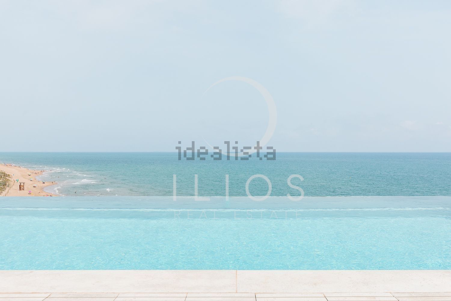 Chalet en venta con acceso directo a la playa en Cullera