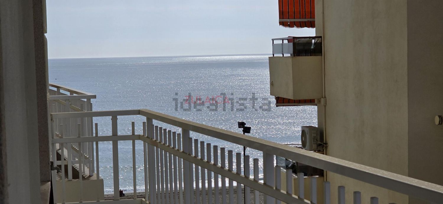 Мансарда на продажу на первой линии моря в Fuengirola