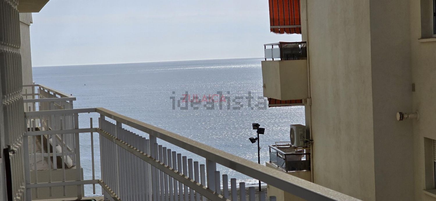 Мансарда на продажу на первой линии моря в Fuengirola