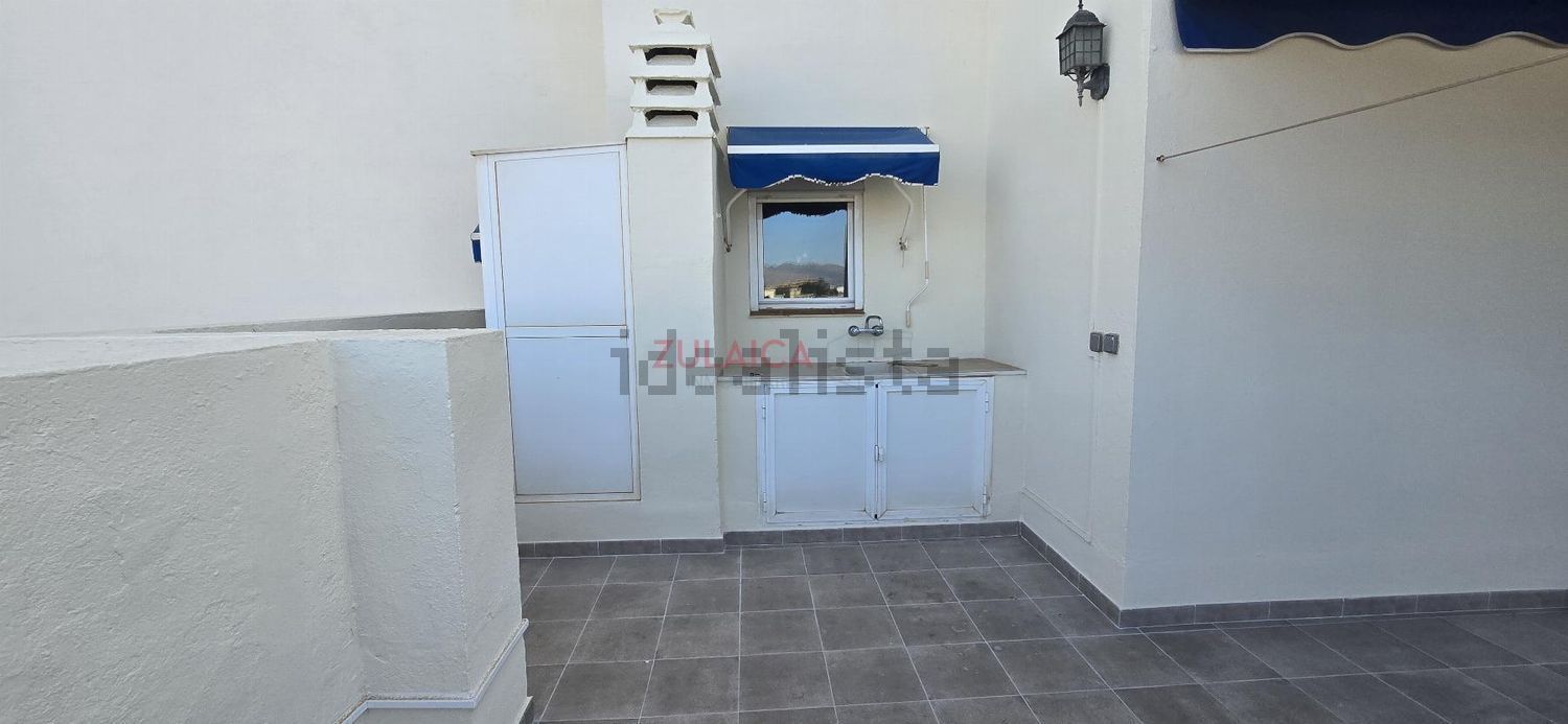 Мансарда на продажу на первой линии моря в Fuengirola