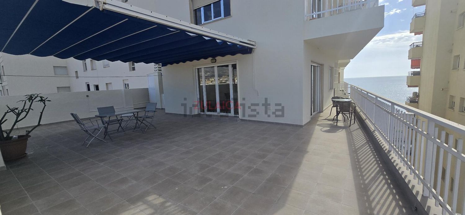 Мансарда на продажу на первой линии моря в Fuengirola