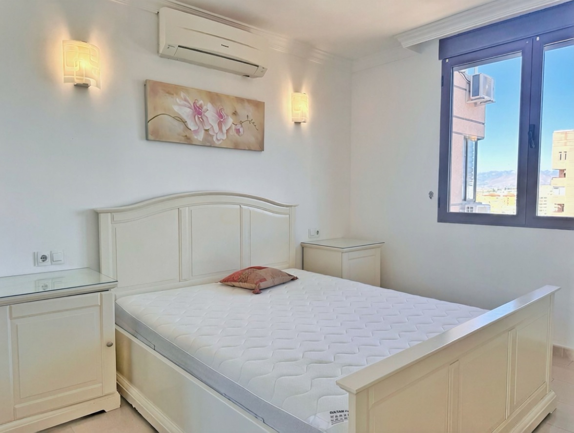 Piso en primera línea de playa en Fuengirola — Dormitorio