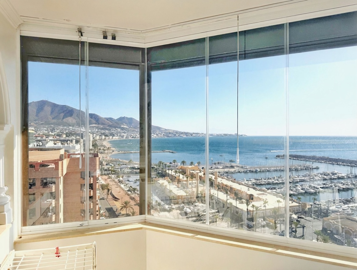 Piso en primera línea de playa en Fuengirola — Cocina