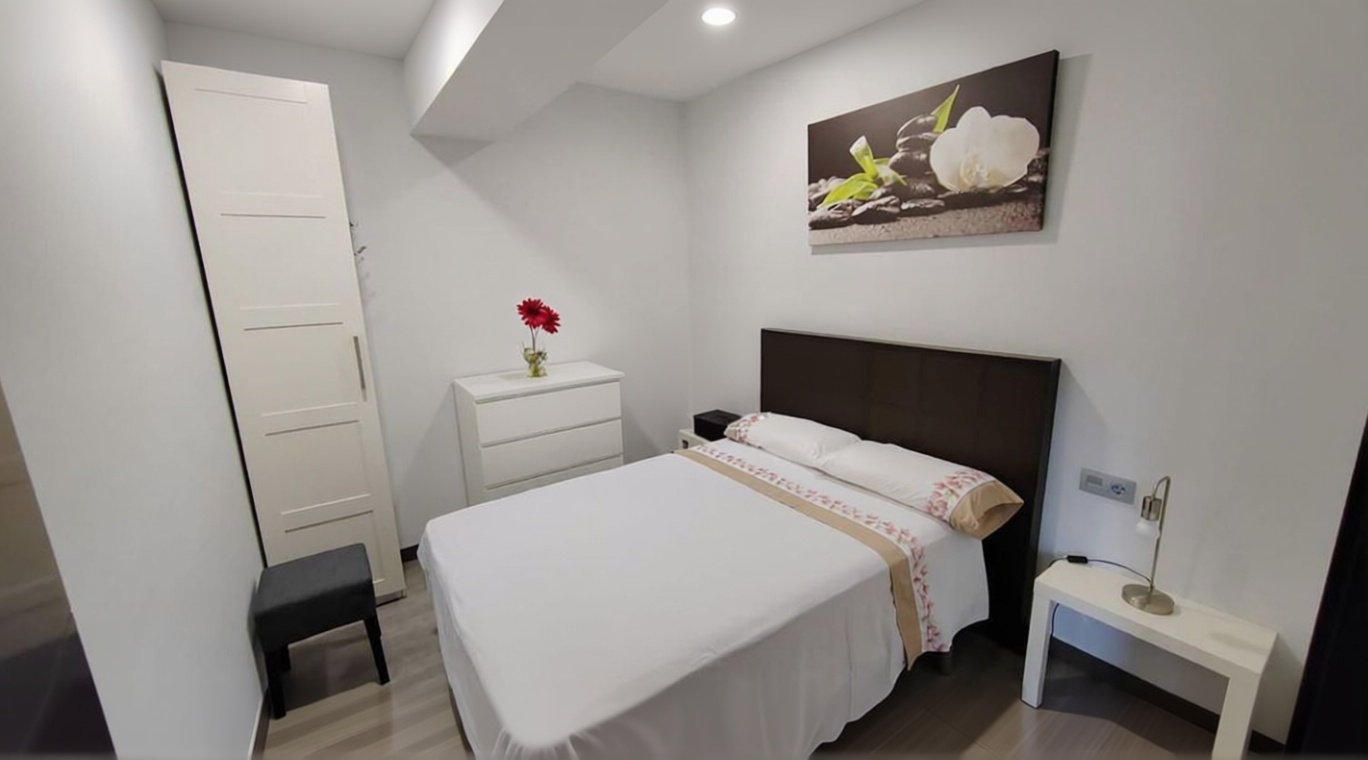 Piso en primera línea de playa en Fuengirola — Dormitorio