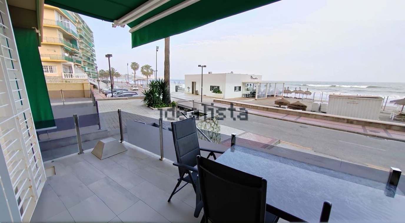 Piso en primera línea de playa en Fuengirola — Terraza mar