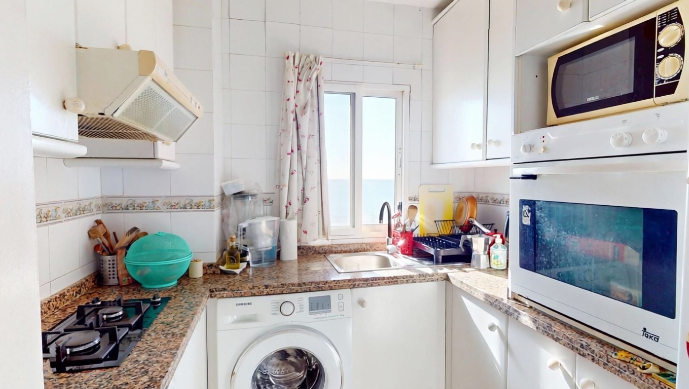 Piso en primera línea de playa en Fuengirola — Cocina