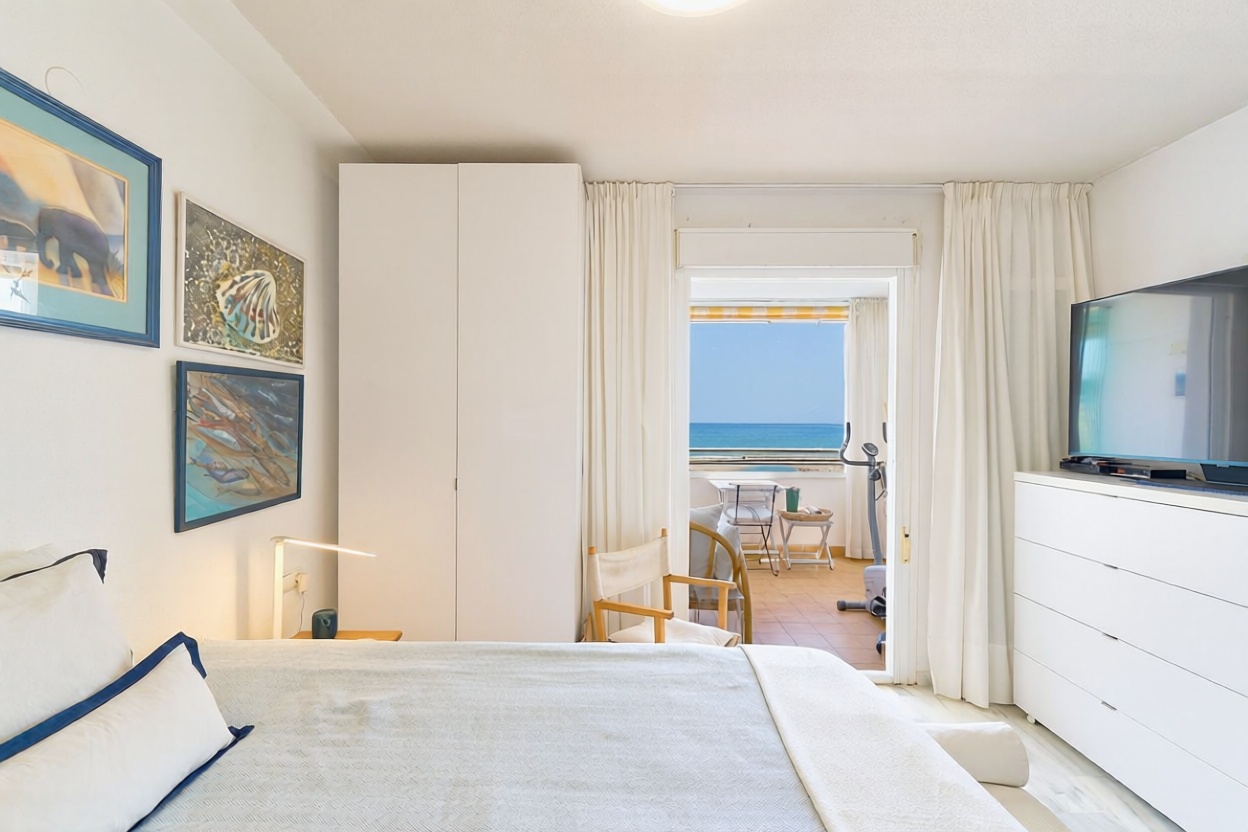 Apartamento em primeira linha de praia em Fuengirola — Quarto