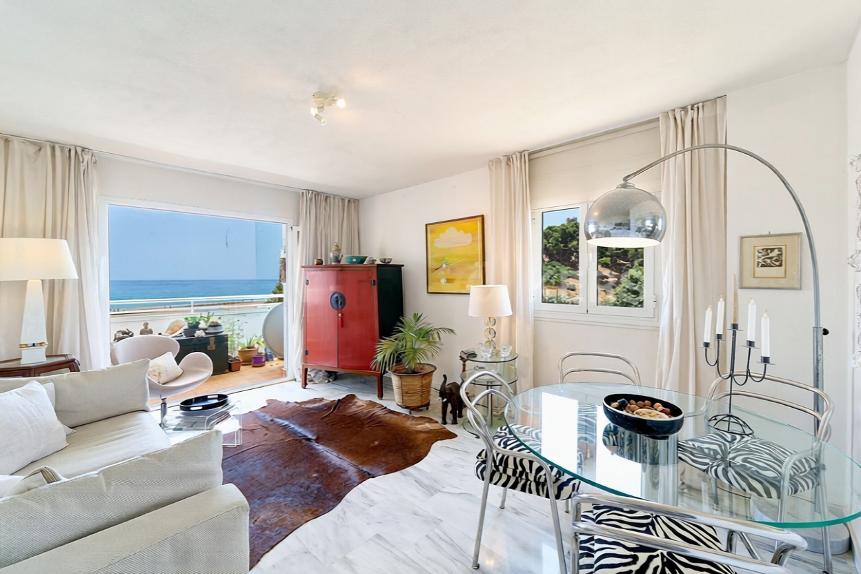 Apartamento em primeira linha de praia em Fuengirola — Sala