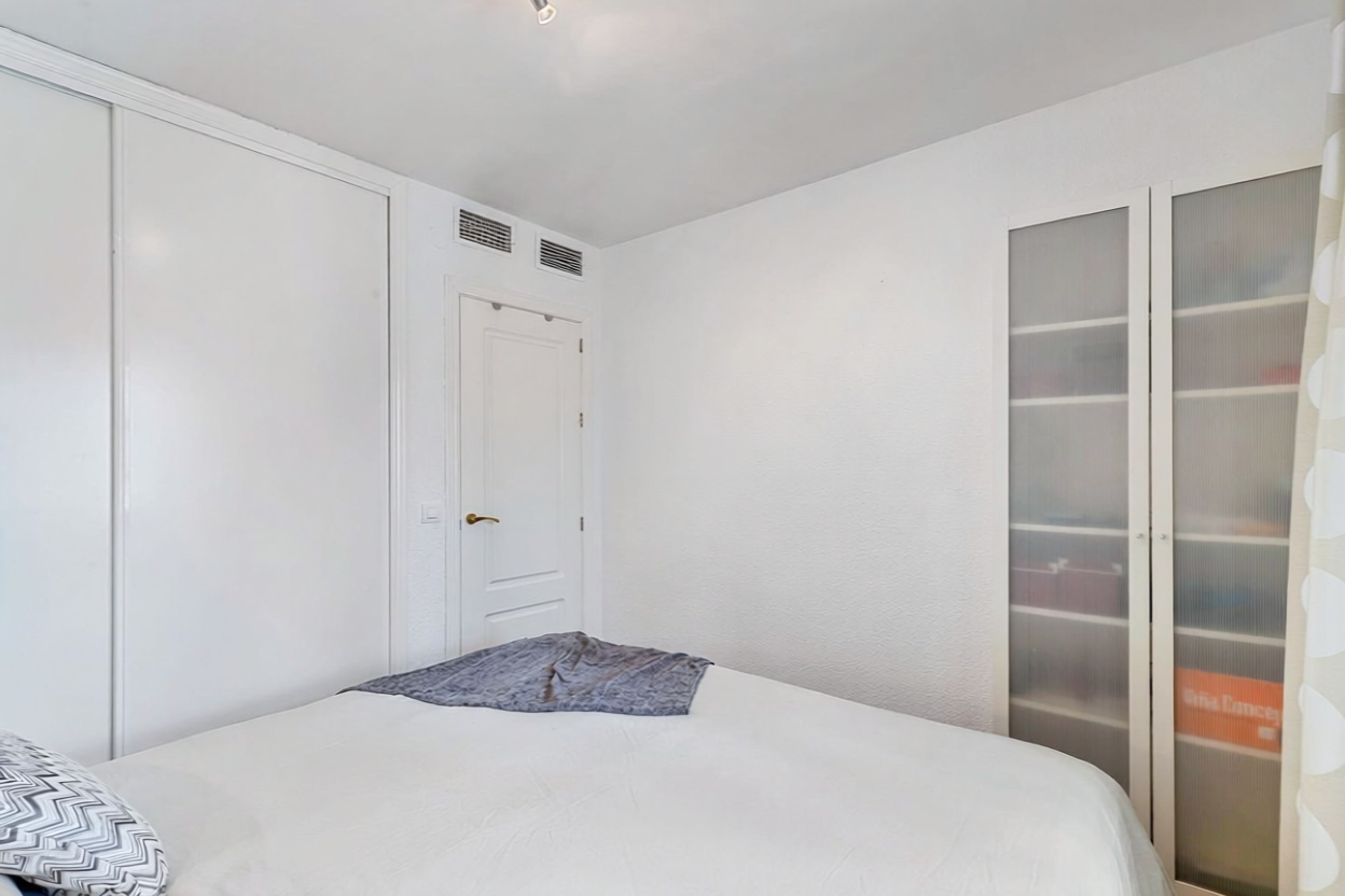 Piso en primera línea de playa en Fuengirola — Dormitorio