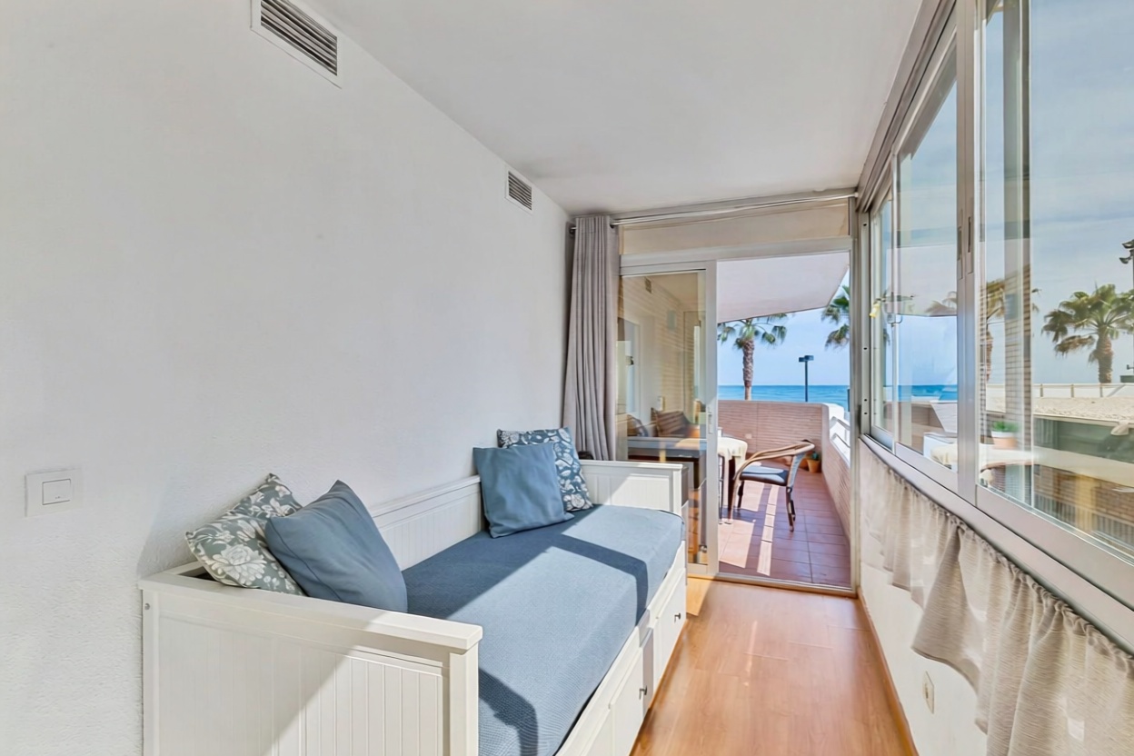 Piso en primera línea de playa en Fuengirola — Dormitorio