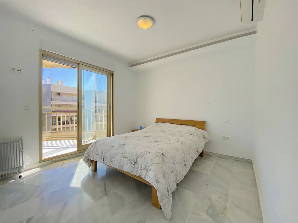 Piso en primera línea de playa en Fuengirola — Dormitorio