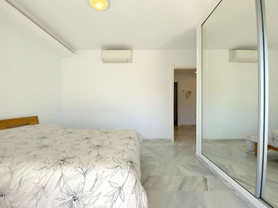 Piso en primera línea de playa en Fuengirola — Dormitorio