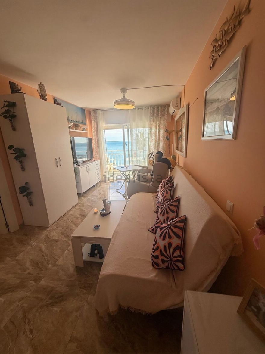 Appartement en première ligne de plage à Fuengirola — Séjour