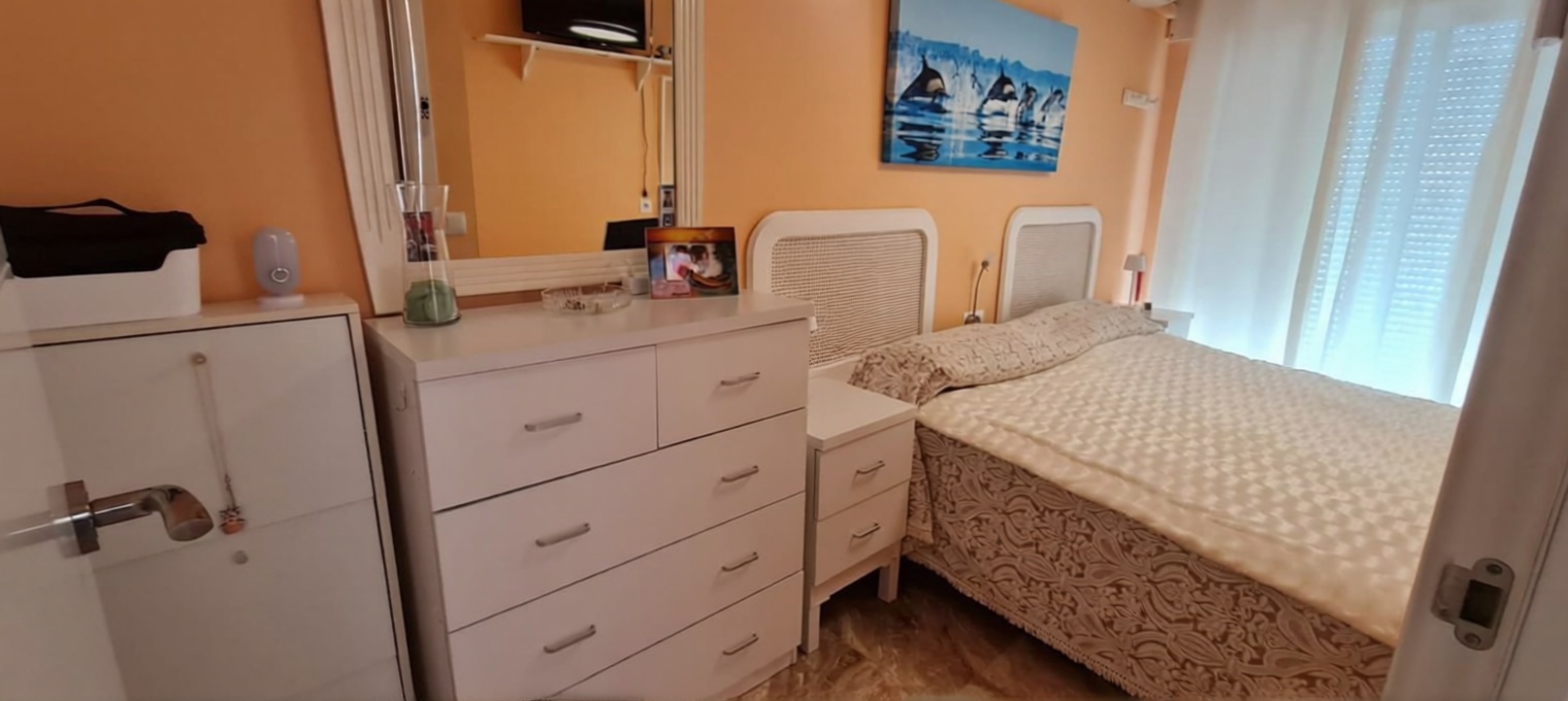 Piso en primera línea de playa en Fuengirola — Dormitorio