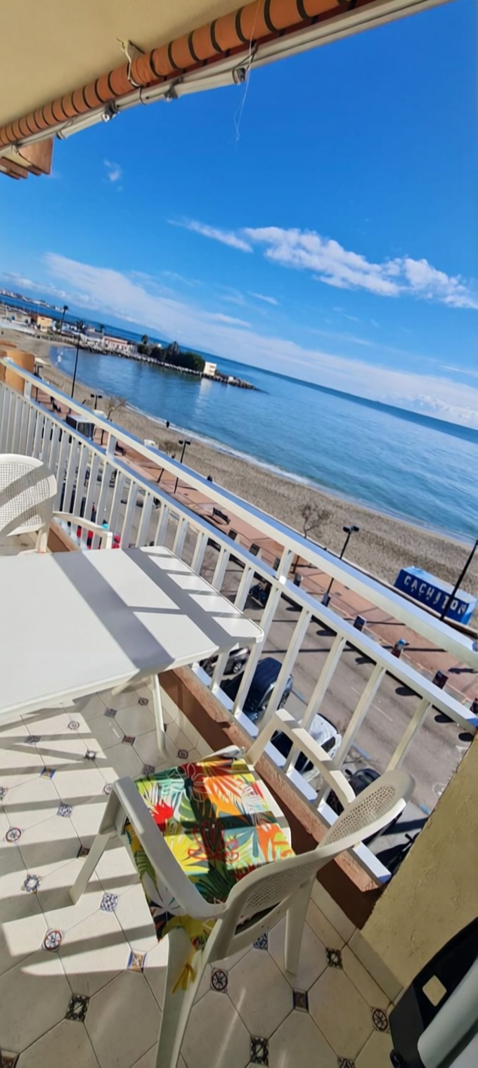 Piso en primera línea de playa en Fuengirola — Terraza mar