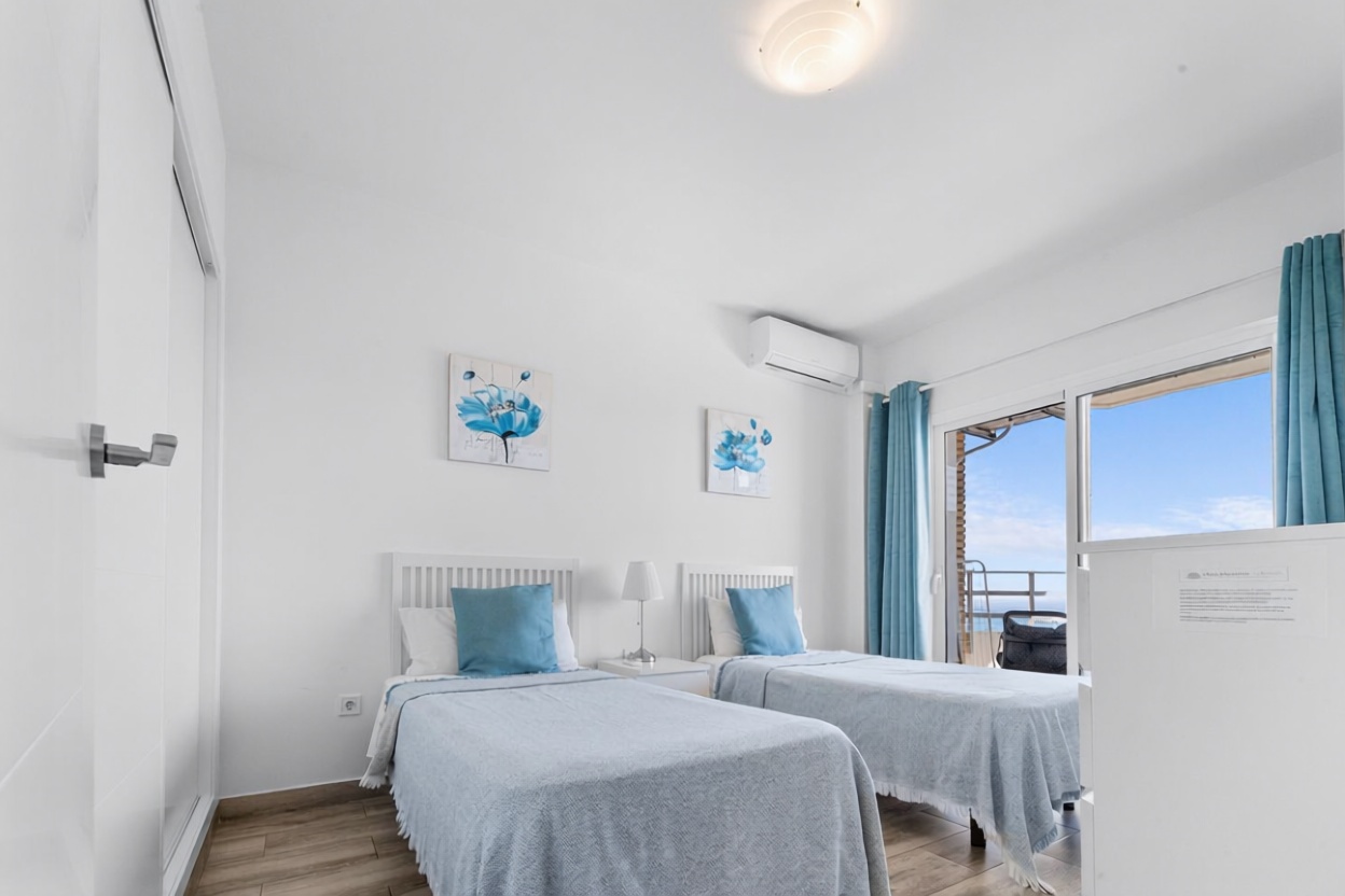 Piso en primera línea de playa en Fuengirola — Dormitorio